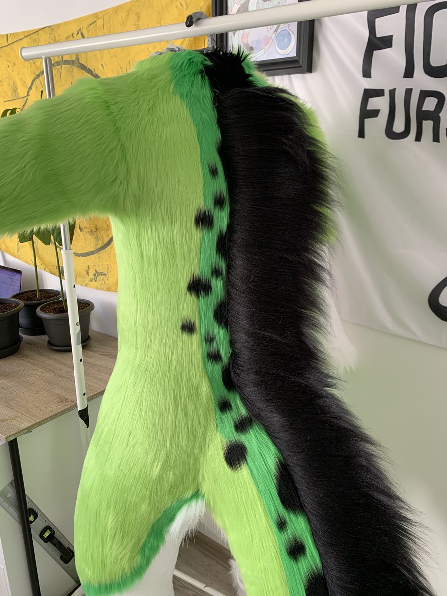 Something new is coming 💚🖤

#Furry #furryart #furrycommunity #FursuitFriday #fursuiter #FursuitEveryday