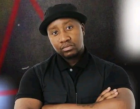 The former Sizok'thola presenter Xolani Khumalo will be returning on TV with a new show.

This came after the star was set to work with all the JMPD Units to fight crime in Johannesburg. The star shared during his podcast interview with DJ Sbu that he will be back on TV but with