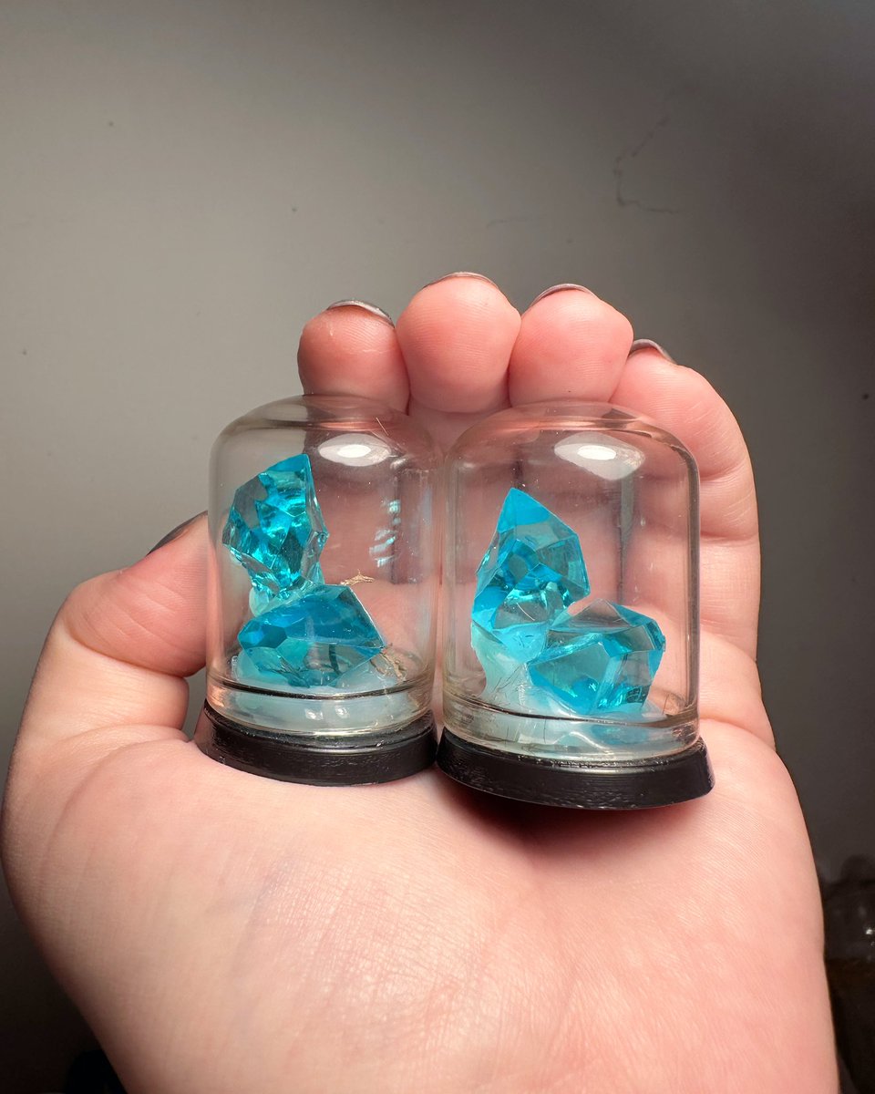I’m making little energon crystal trinkets (WIP) to hand out to friends and server members at TF Con LA:)

If you are a member of TSB and are planning to attend the con - please reach out to me so that I can reserve you one of these💙