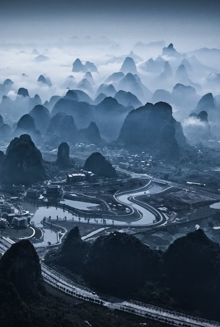 Nature does not hurry, yet everything is accomplished.

📍 Yangshuo, Guilin 
阳朔，桂林 
#NatureWisdom #TimelessBeauty