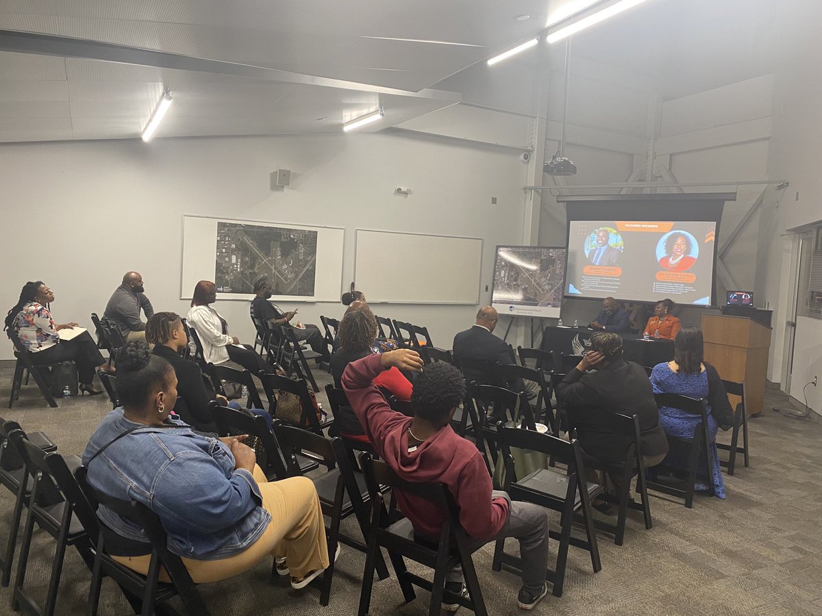 Swabse_Corresp's tweet photo. Tonight served as a reset for @SWDCABSE! Our first general body meeting of 2024 was🔥🔥! Special shout out to our incredible speakers, @3lllevels and @NakiaDouglas75.  Stay tuned for upcoming events! #SWABSE https://t.co/rig3WaMDZd