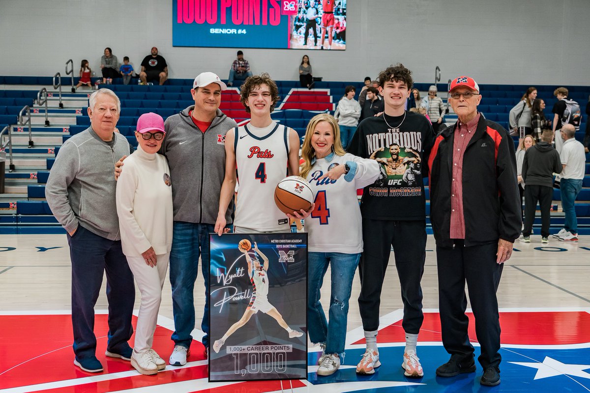 wyattpowell2024's tweet image. 1,000 points! So blessed to do it with my guys!

@NXTPROHoopsOK @OkieBall_1 @caadvantage_mb @IWasAtTheGame @PrepHoopsOK @molegacybb