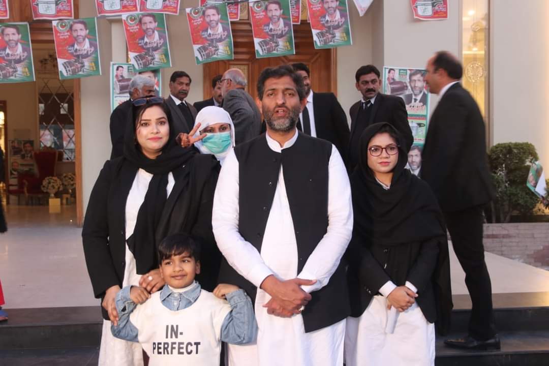 این اے 115و پی پی 141 سے متعلقہ غیور وکلاء ممبران شیخوپورہ بار ، اللہ پاک کے فضل و کرم سے اہلیان حلقہ کے ووٹ پر پہرہ دینے کے لیے متحرک۔ انشاءاللہ ہر پولنگ سٹیشن پر وکلاء کی ٹیمیں ہونگی جو کہ حلقہ کے لوگوں کا اور انکے قیمتی ووٹ کا قانونی تحفظ کرینگے۔ #ظلم_کا_بدلا_ووٹ_سے #شیخوپورہ