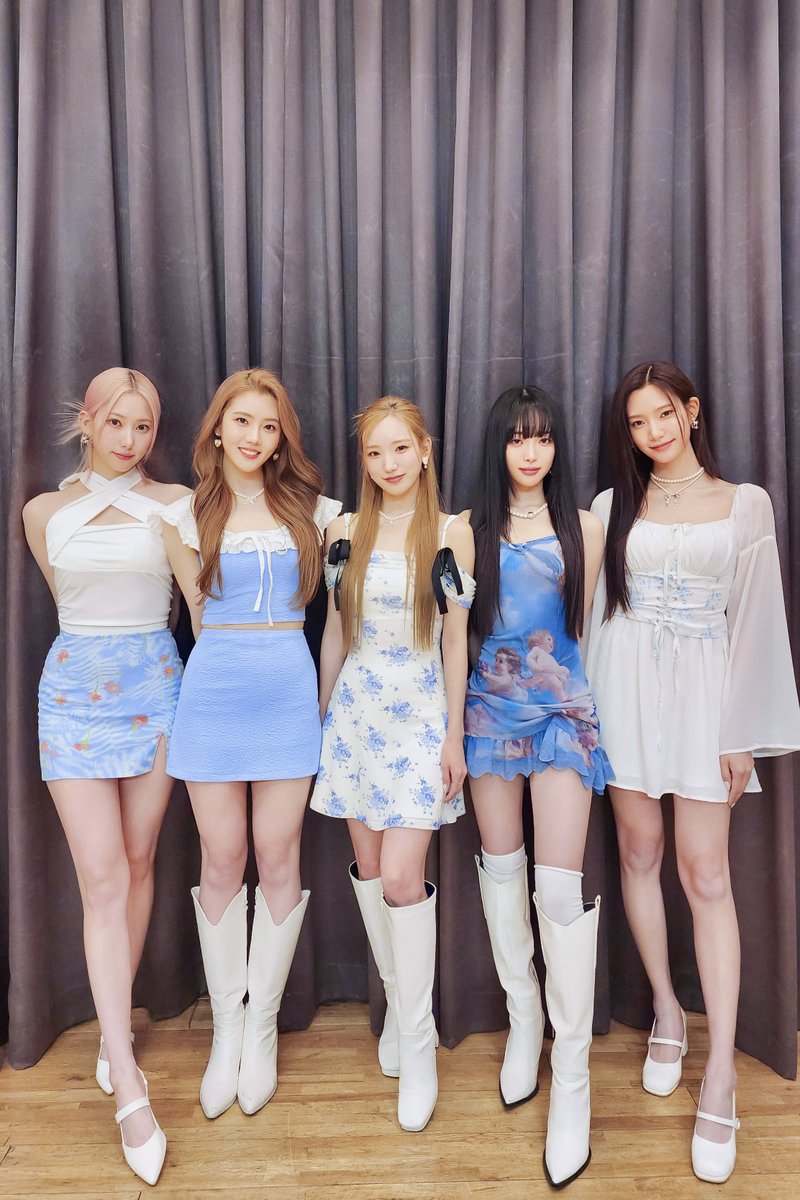 geeniusofficial's tweet photo. 두근두근 첫 팬 사인회💙
정말 설레고 행복한 시간이었습니다🥰

#지니어스 #Geenius #예영 #Yeyoung #시온 #Sion 
#미카 #Mika #조에 #Zoe #안다미로 #Andamiro https://t.co/r7KbcUpA4y