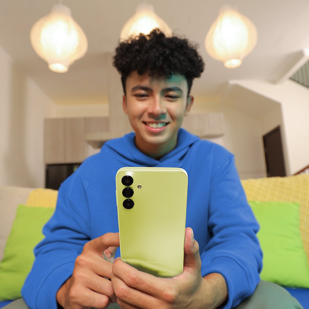 samsungID's tweet image. Content creator sini kumpul‼️

Yuk ganti HP kamu ke #GalaxyA15 5G dengan Prosesor Dimensity 6100+ dan Layar Super AMOLED 90Hz Refresh Rate bikin ngedit konten kamu pasti lancar dan jadi FYP terus 😙🙌

Siapa yang mau ganti HP ke Galaxy A15 5G? Cek di sini! smsng.co/GalaxyA15-TW-7…