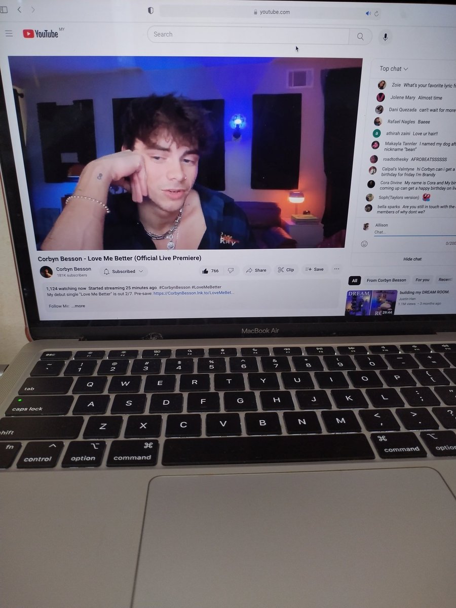 Allison26771319's tweet photo. FEW MINUTES TILL LMB IS OUT JOIN THE LIVE ALSO CORBYN WE ARE VERY VERY PROUD OF YOU! 🥹🔥 @corbynbesson https://t.co/YNAUgInsHw