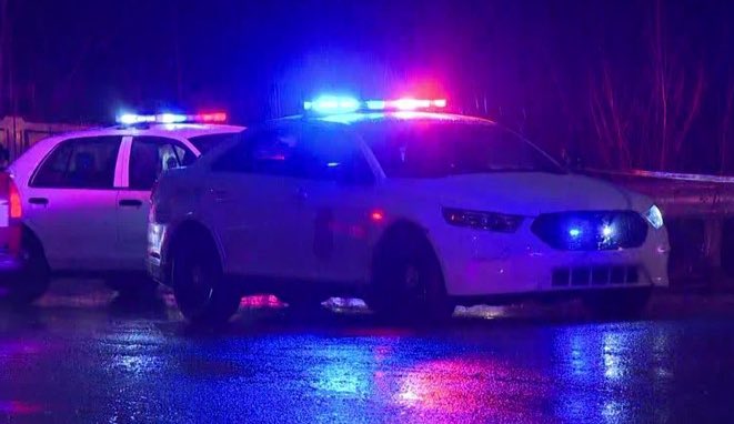 RickFOP86's tweet photo. ALERT: At least 7 people shot, 2 stabbed with 2 killed

🔴 That’s 9 shot/stabbed with 2 killed on Tuesday 

📈 Violence includes a triple shooting and a double shooting

👉👈 Residents and Cops are Stuck in the Middle #TragicTrends #PrayForIndy https://t.co/2jEkI7RHZz
