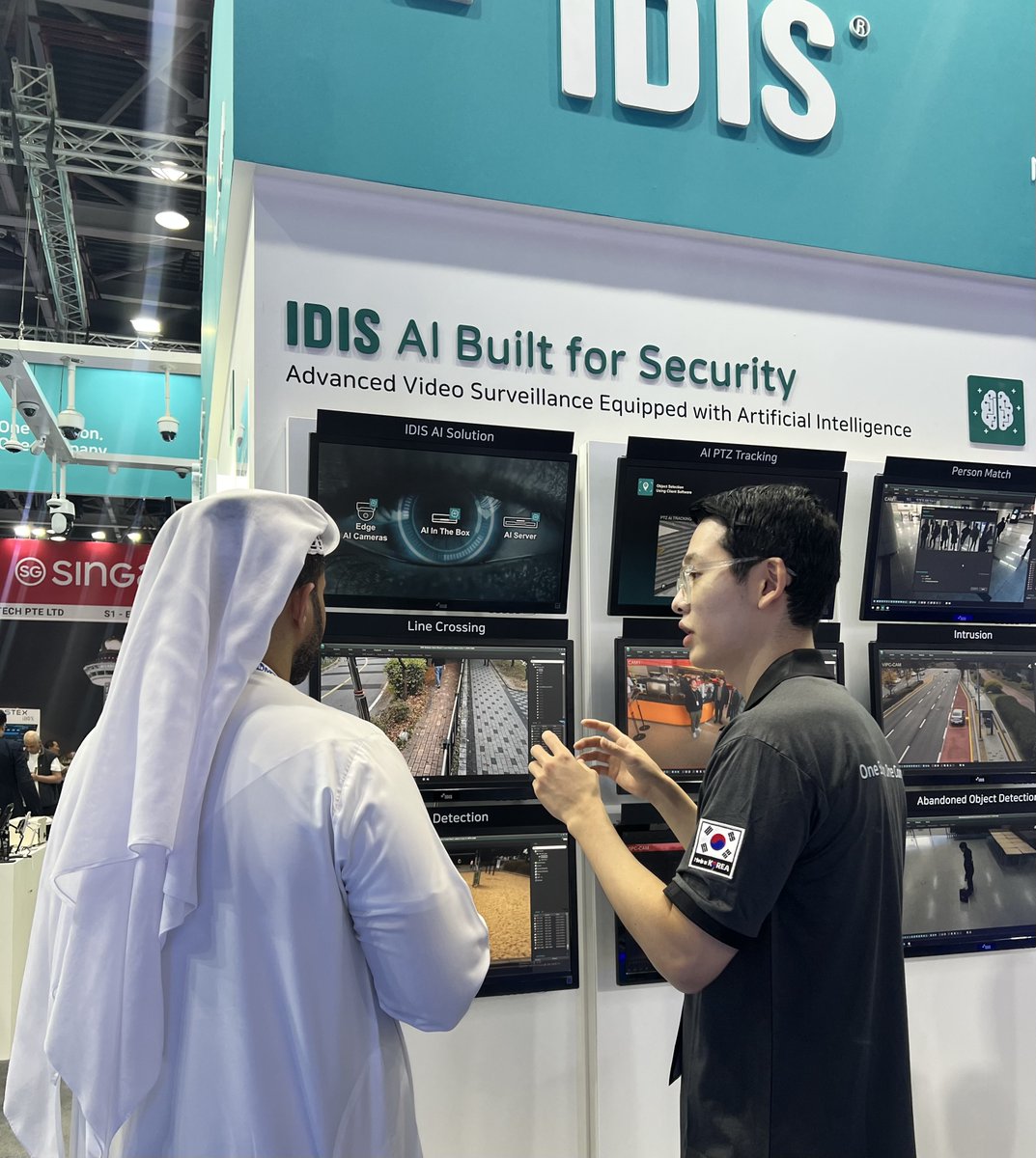 IDISglobal's tweet image. 🌟 Innovation at its best! @IntersecExpo, as seen by @GITSECURITY, was a celebration of 25 years of security technology evolution, with IDIS showcasing standout #AI and  #surveillance tech👇

ow.ly/JQy050QwZla 

 #IntersecExpo #SecurityIndustry  #VideoAnalytics