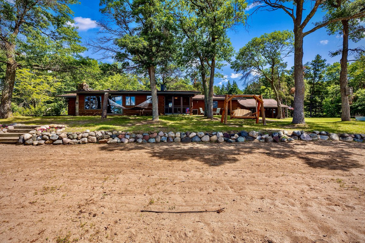 651SellNow's tweet photo. Book your next vacation at the Lakeside Haven at Upper Hay Lake on https://t.co/Lm4juluW8H https://t.co/gIha3hRy79