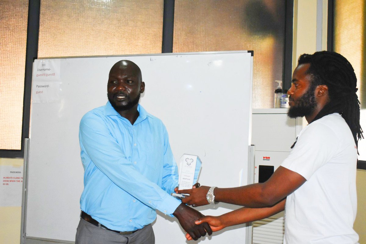 Yesterday, I received my last year Award 🏅 in recognition of my commitment to advocating for an NCD-free Kenya. The year has started well. To my team, this is for all of us. Let's keep the fire burning. Thank you, #NCDAllianceKenya.