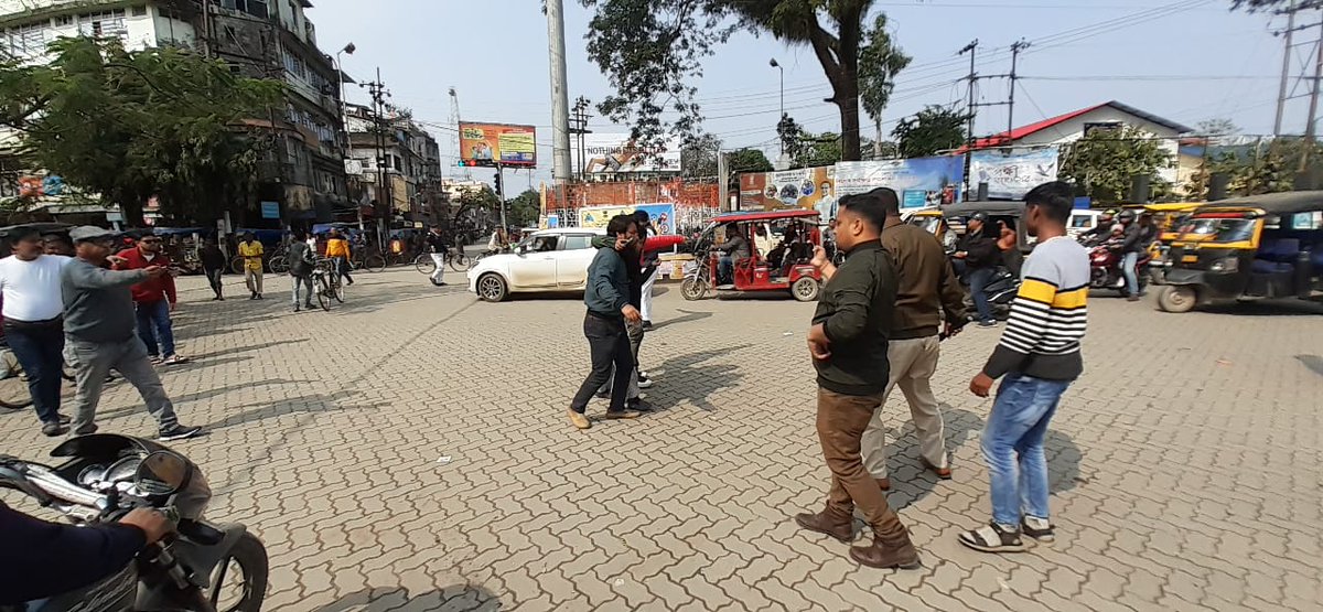 In the view of National Road Safety Month,2024. Road Safety Awareness Street play held today at Thana Chariali, Tinsukia. @TransportAssam @TinsukiaPolice @ParimalSuklaba1 @AdilKhan_IAS @MORTHIndia