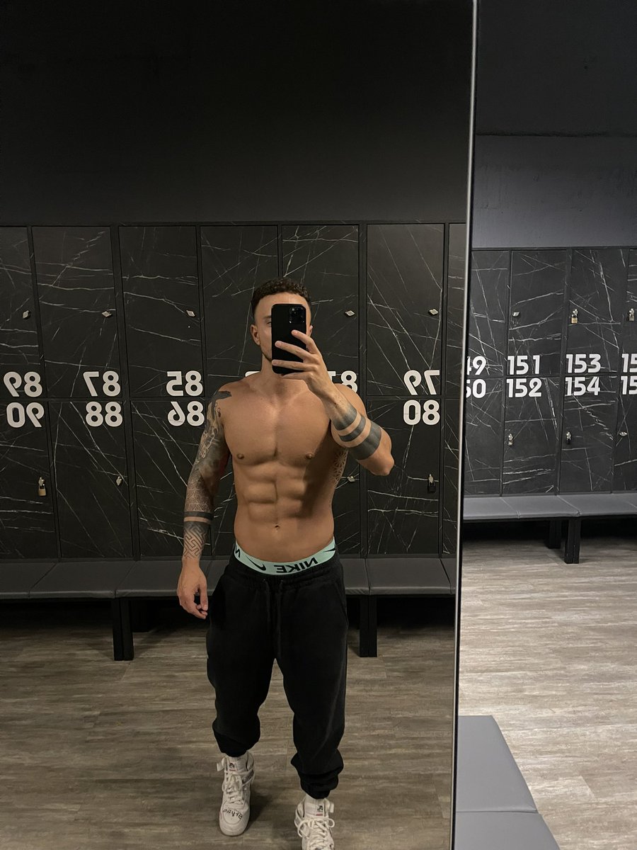 RichardDarell2's tweet photo. richarddarell/ #muscle #abs #fit #fitworld #camboy #worship #muscles #nude #bigcock #biceps #pecs https://t.co/FQvvtf3Uxf