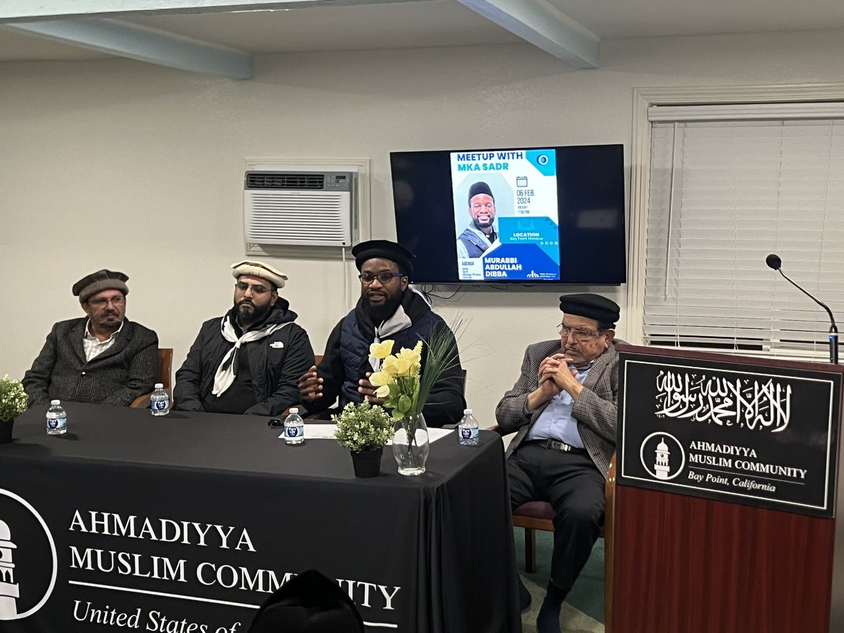khurramshah74's tweet photo. President of The Ahmadiyya Muslim youth Association USA, Murrabi Abdullah Dibba Sahib @MuslimPresident visiting the youth of the San Francisco Bay Point Jamaat tonight. Mashallah great turn out tonight. https://t.co/H2yIhv14IK