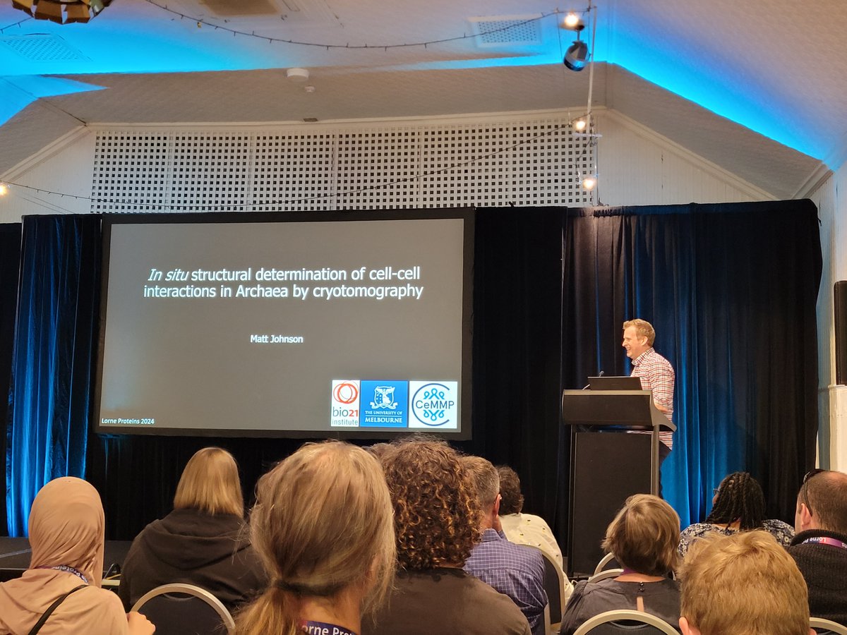 Matt Johnson from the <a href="/Bio21Institute/">Bio21 Institute</a> node, presenting cool in situ work in the 'Cool techniques' session❄️@LorneProteins 2024 👏#cryoET <a href="/arc_gov_au/">Australian Research Council</a> 🔬🦠