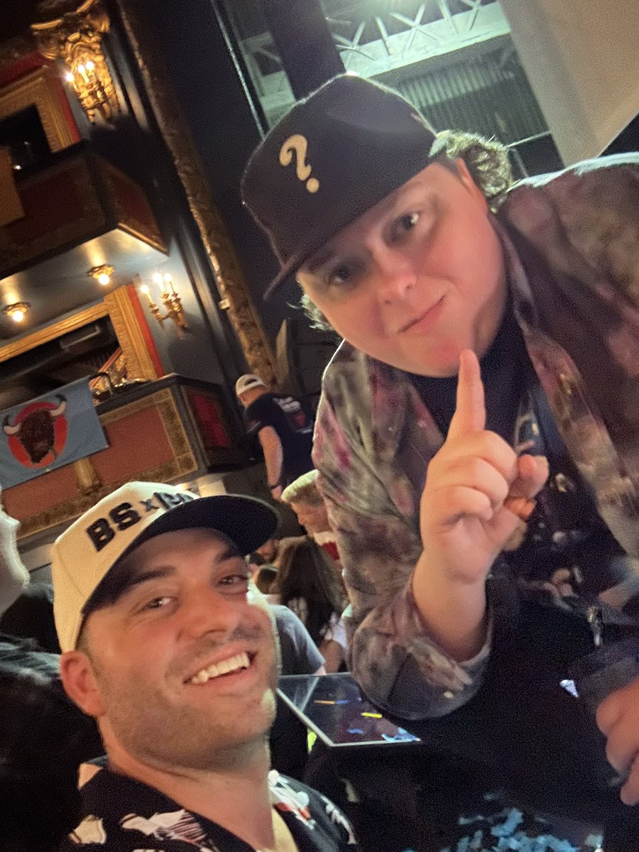 TheKidFrankie25's tweet photo. The legend! 2 pictures less than 1 year apart #QuestChips https://t.co/pGXA1HXGdv