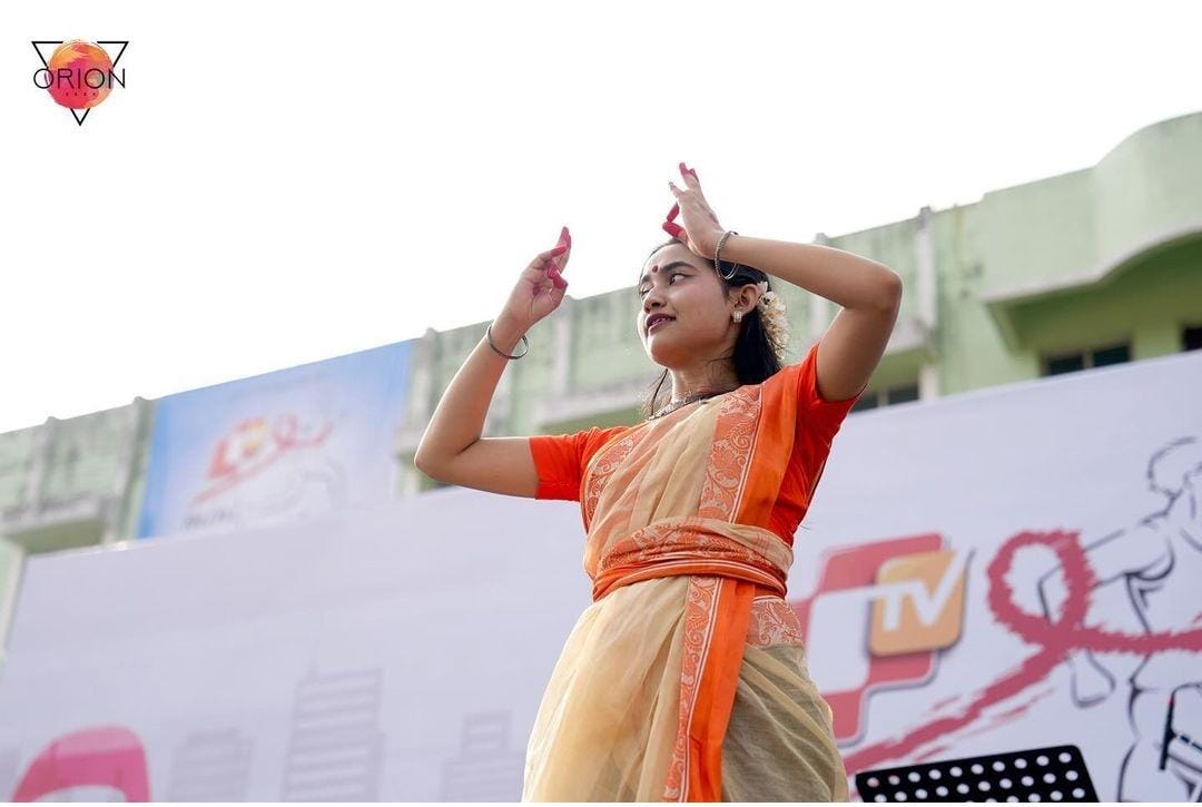 SriSriU's tweet photo. OTV Mini Marathon electrifies with Sri Sri University's talent fusion! ⚡️Team Orion & Dance Club's collab shines at the event. Get ready for an even bigger spectacle at Orion 2024!
#SriSriUniversity #OrionEvent #TalentPower #MarkYourCalendars https://t.co/j2xtKAeedt