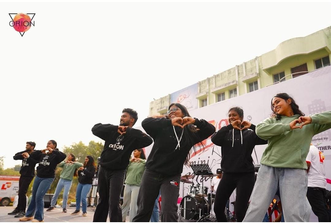SriSriU's tweet photo. OTV Mini Marathon electrifies with Sri Sri University's talent fusion! ⚡️Team Orion & Dance Club's collab shines at the event. Get ready for an even bigger spectacle at Orion 2024!
#SriSriUniversity #OrionEvent #TalentPower #MarkYourCalendars https://t.co/j2xtKAeedt