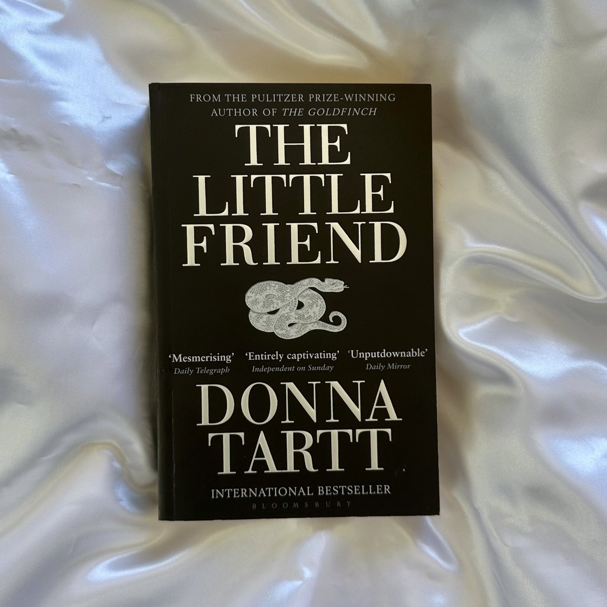 booksreadbyc's tweet photo. “Twelve years after Robin’s death, no one knew any more about how he had ended up hanged from a tree in his own yard that they had known on the day it happened.” #thelittlefriend #donnatartt https://t.co/gsIIEZDkFP