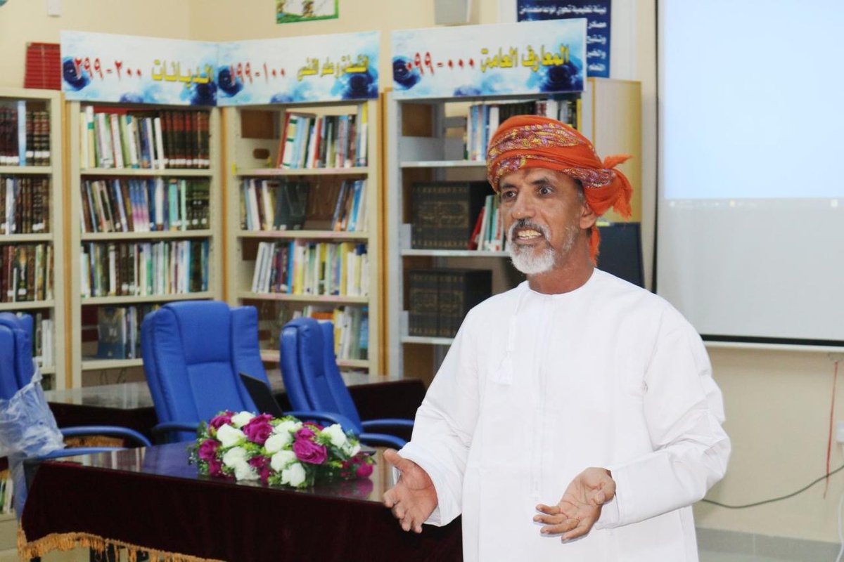 نبارك للأستاذ جمعة بن حمد الجعفري اعتماد قراره للتقاعد بعد مسيرة مهنية حافلة.
 
تخرّجتْ على يديه دفعاتٌ من الكفآءات مثمنين دوره البارز في صقل هممنا نحن أبناؤه الطلبة.

عرفه المجتمعُ معلماً مطّلعاً مثابراً يحبُّ الجميع، فنرجو له وافر العافية في مرحلته الجديدة.

موفق أبا رشاد.