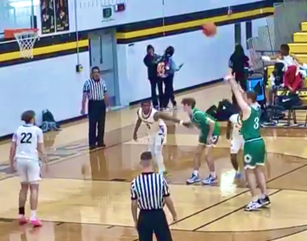 Hoop_Look's tweet photo. @JackLawson55 sealed a 45-39 win for @CarrollDragonBB with 16.4 seconds left against ⁦@FRhoops⁩ tonight. https://t.co/zogqLXB7en