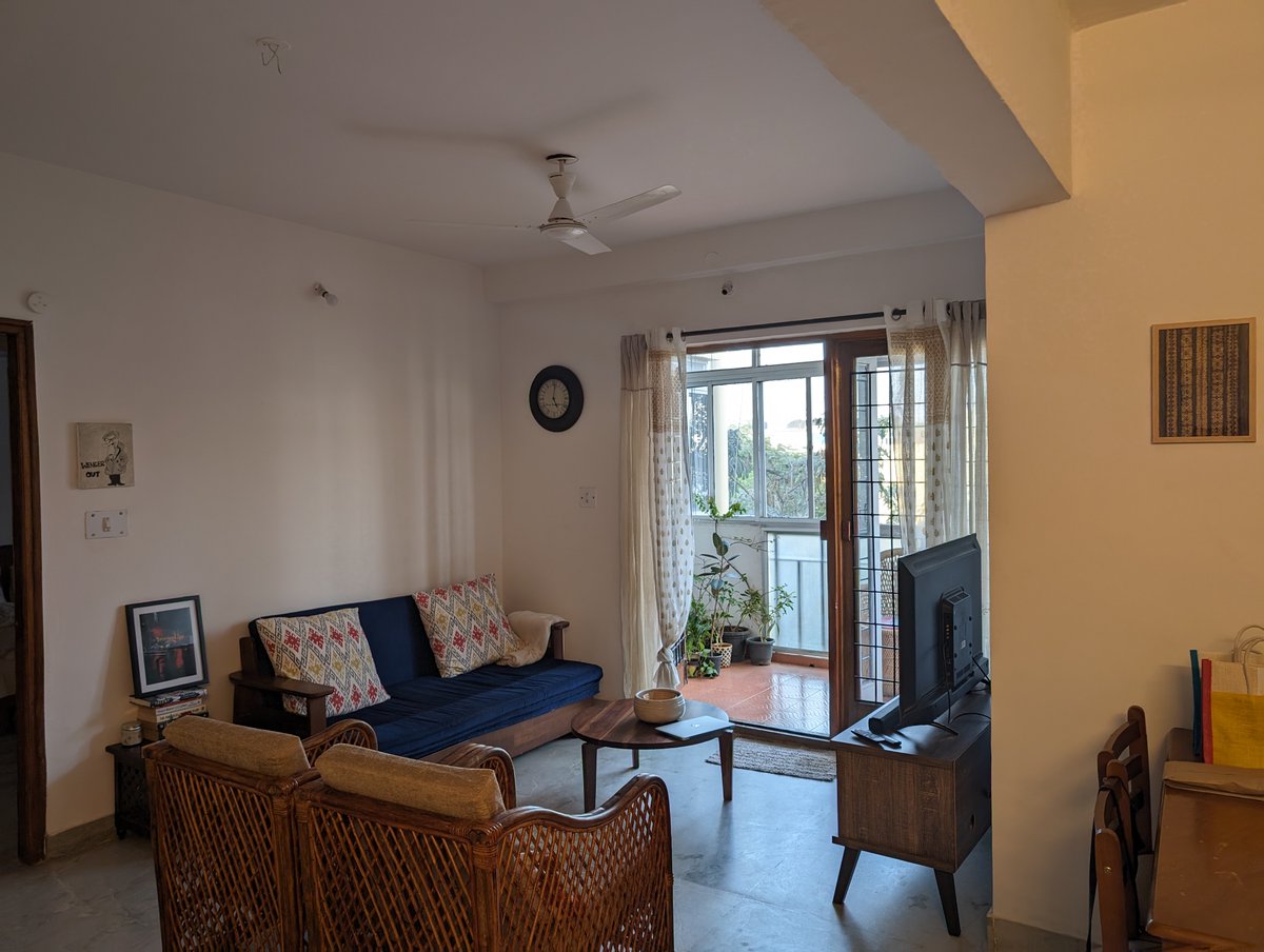 ashwinho4's tweet photo. Peeps, I've got an apartment for sale in #bangalore. Spacious 2 bed, 4(!) balconies. Tucked behind Leela Palace, less than a 10 minute stroll away from Indiranagar / 12th main and connected to Old Airport Road. Holla if you're interested. #forsale #indiranagar https://t.co/rQh2NCybxQ
