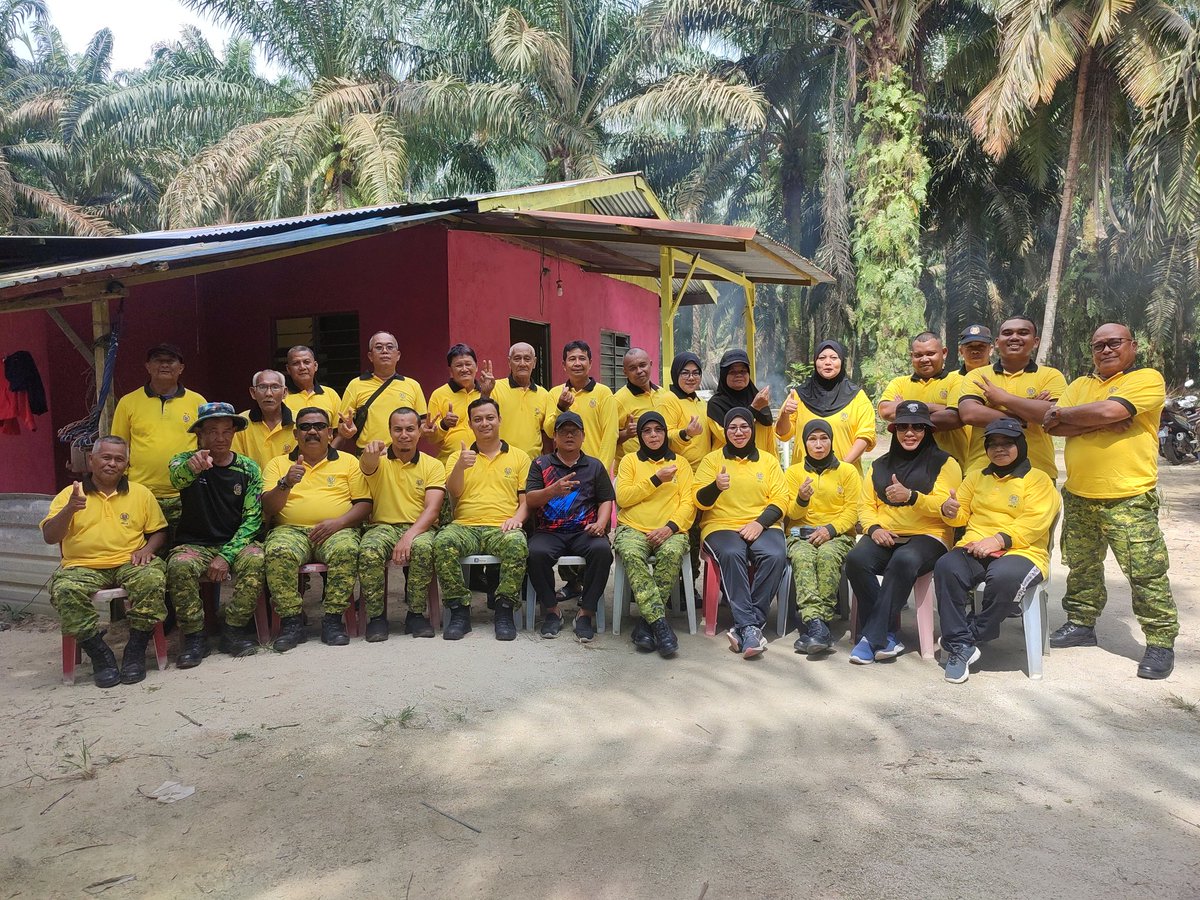 RelaKluang's tweet photo. KHIDMAT BAKTI RELA - GOTONG-ROYONG BAIK PULIH RUMAH

Tarikh : 7 Februari 2024 (Rabu)
Tempat : Kg GSA Chamek, Paloh

@KDNPUTRAJAYA @relamalaysia @yahyakgc @RELA_Johor @abdaziz_sidi

#SetiaBerbakti https://t.co/tAYj6griKx