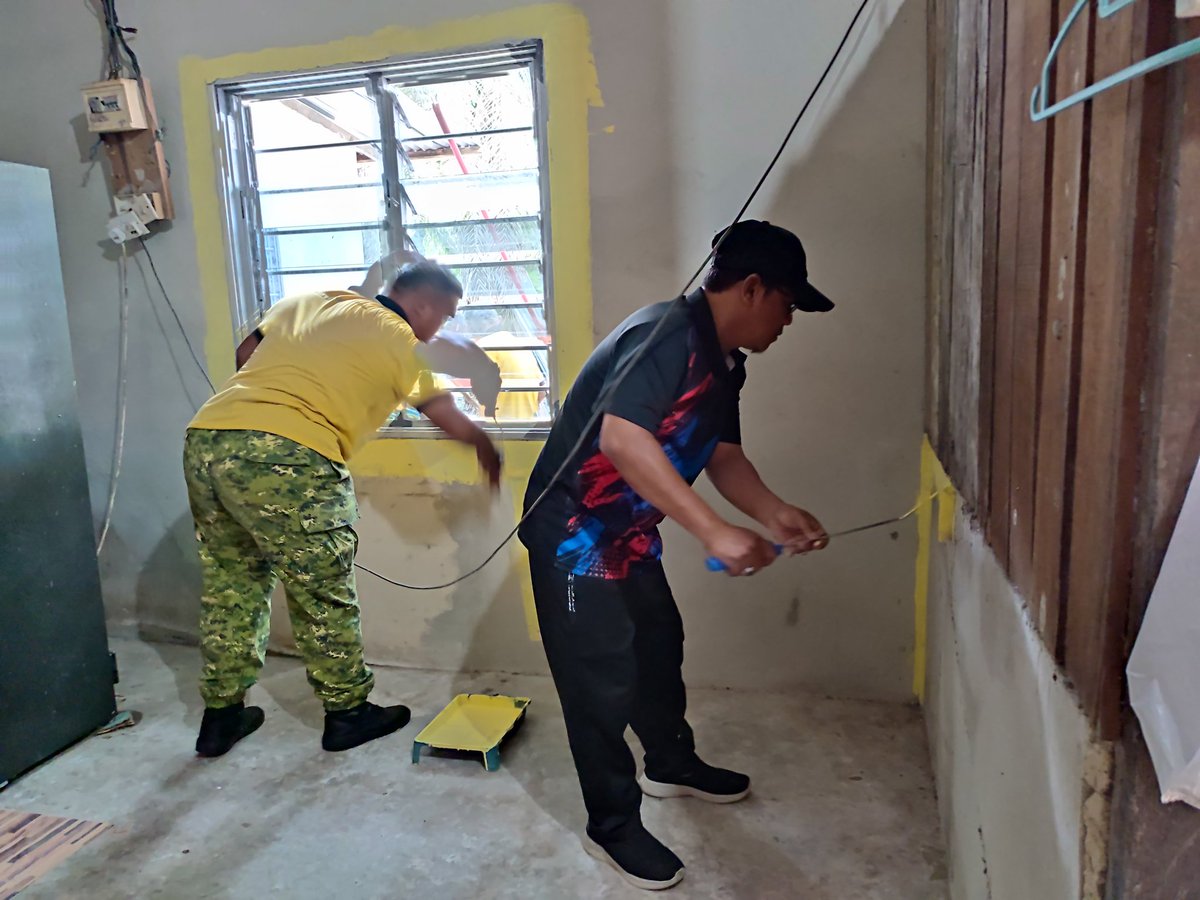 RelaKluang's tweet photo. KHIDMAT BAKTI RELA - GOTONG-ROYONG BAIK PULIH RUMAH

Tarikh : 7 Februari 2024 (Rabu)
Tempat : Kg GSA Chamek, Paloh

@KDNPUTRAJAYA @relamalaysia @yahyakgc @RELA_Johor @abdaziz_sidi

#SetiaBerbakti https://t.co/tAYj6griKx