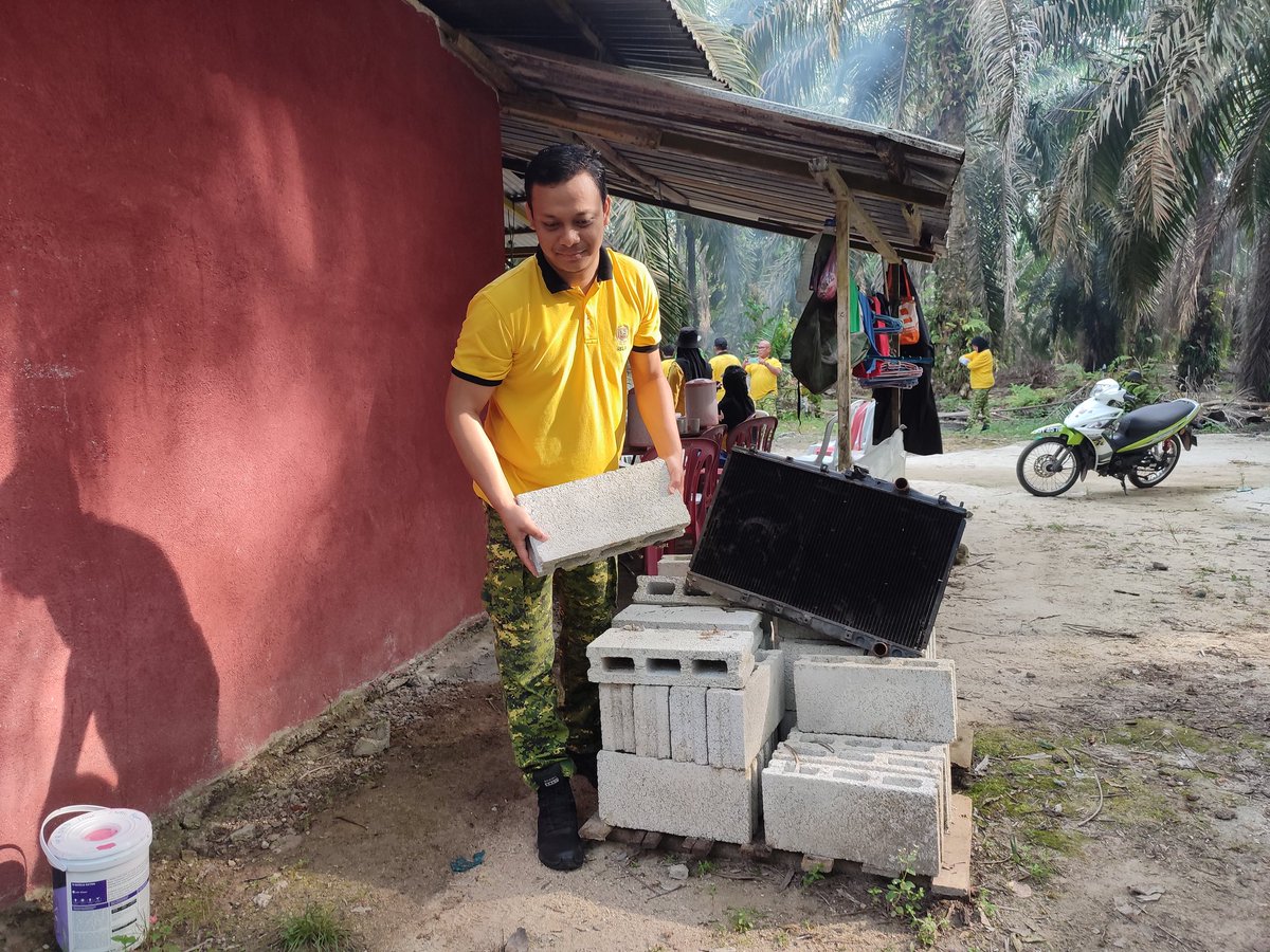 RelaKluang's tweet photo. KHIDMAT BAKTI RELA - GOTONG-ROYONG BAIK PULIH RUMAH

Tarikh : 7 Februari 2024 (Rabu)
Tempat : Kg GSA Chamek, Paloh

@KDNPUTRAJAYA @relamalaysia @yahyakgc @RELA_Johor @abdaziz_sidi

#SetiaBerbakti https://t.co/tAYj6griKx
