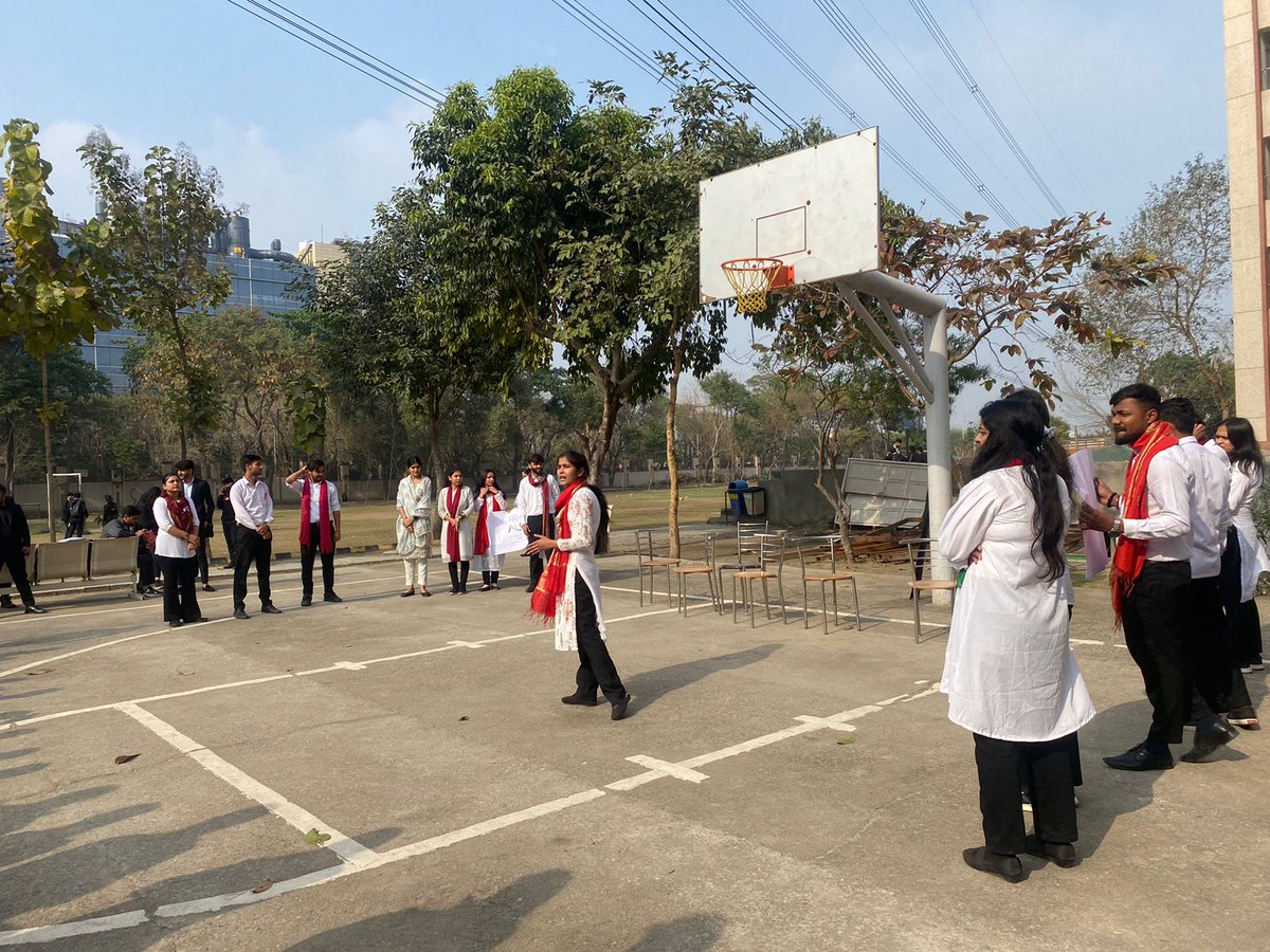 Nukkad Natak at a management institute is a creative tool fostering awareness and problem-solving skills, allowing students to explore real-world scenarios in an engaging and dynamic manner.

#MBA #MBAINSTITUTE #BESTMBACOLLEGE #BESTPLACEMNTCOLLEGE #MBAGREATERNOIDA #GNIOTMBA