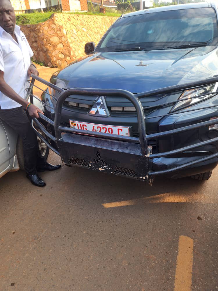 DanKimosho's tweet photo. This Government car Reg. No. UG 4229 C knocked mine in jam with sirens on and arrogantly drove off. The impunity of our Government Officials on our roads needs to be tamed as Quickly as possible! https://t.co/t7K0HbWTdf