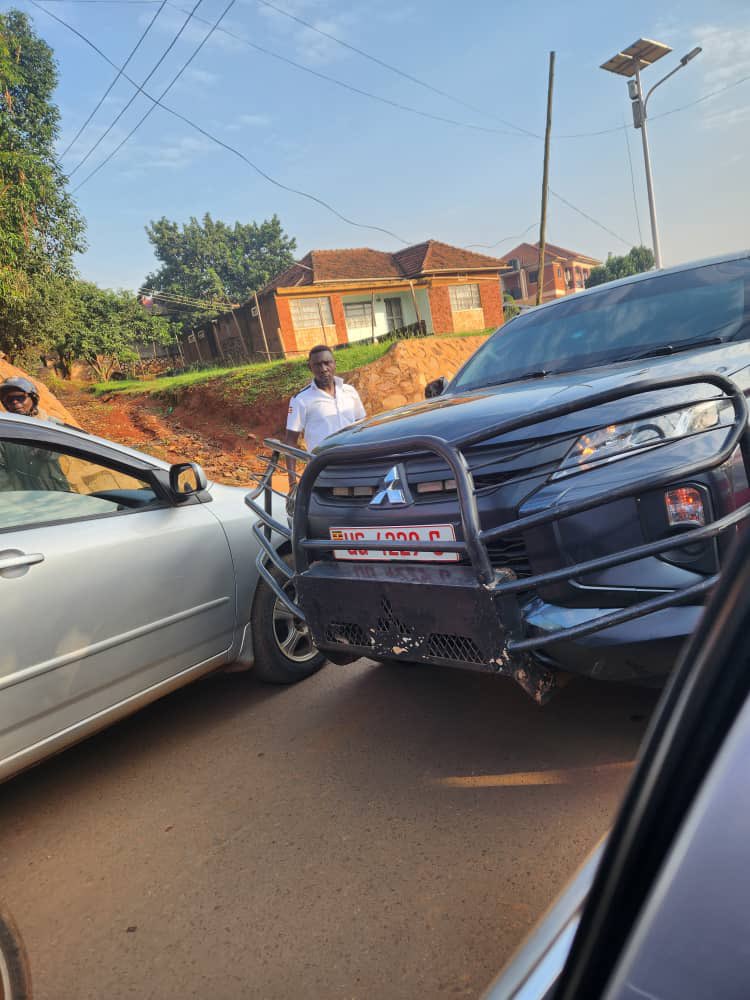 DanKimosho's tweet photo. This Government car Reg. No. UG 4229 C knocked mine in jam with sirens on and arrogantly drove off. The impunity of our Government Officials on our roads needs to be tamed as Quickly as possible! https://t.co/t7K0HbWTdf