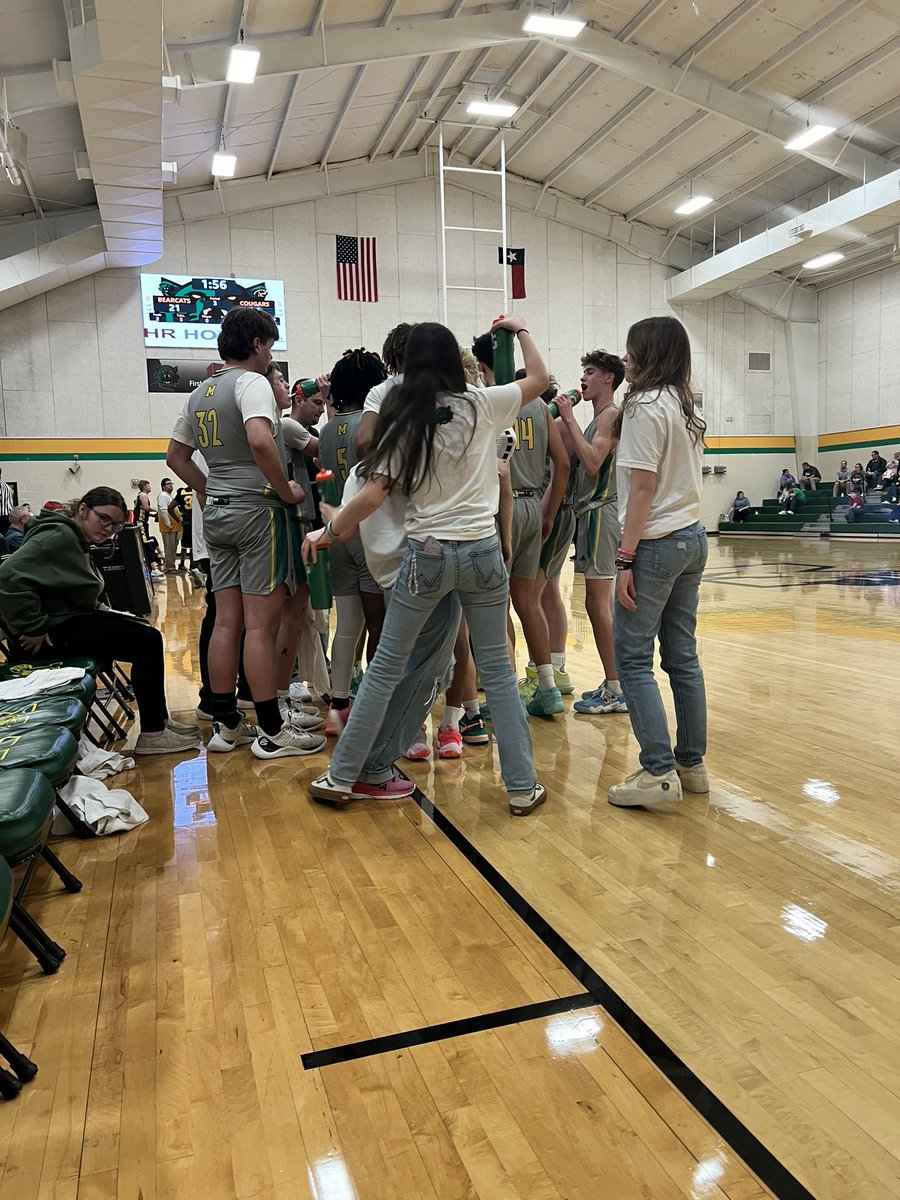 BearcatsSM's tweet image. The BearcATs got to experience a District Championship tonight!!!  So proud of our Bearcat Boys Basketball 🏀 !!!   #PlayoffsHereWeCome  #BearcatFamily  @Coach_Garcia12