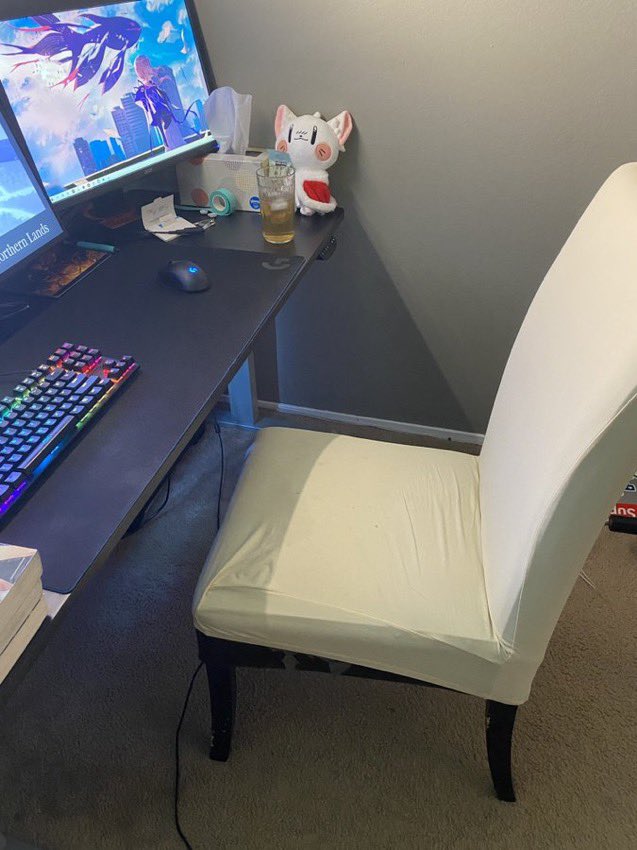 mermszn's tweet image. New chair (from my kitchen)