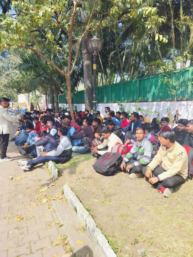 जन जन की यही पुकार,जन सेवा मित्रो को मिले सेवावृद्धि और स्थाई रोजगार। 
 फिर होगा मध्यप्रदेश का विकास ।
सुशासन_का_चित्र 
#मुख्यमंत्रीजनसेवामित्र
 <a href="/CMMadhyaPradesh/">Chief Minister, MP</a> <a href="/DrMohanYadav51/">Dr Mohan Yadav</a> <a href="/ChouhanShivraj/">Shivraj Singh Chouhan</a>   <a href="/JansamparkMP/">Jansampark MP</a>
<a href="/TheLallantop/">The Lallantop</a> <a href="/MPTakOfficial/">MP Tak</a> @jagdishDevdaBJP <a href="/rshuklabjp/">Rajendra Shukla</a>