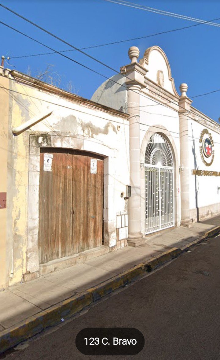 ValentinoArtIn's tweet photo. En este domicilio de la calle bravo tienen permiso para demoler @InahDgo @urbano_dgo ???? (No hay permiso visible) https://t.co/d6UNnCopyU