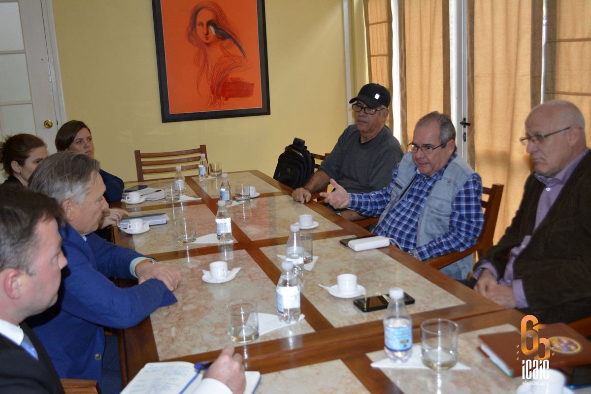 cubacineicaic's tweet photo. La presidencia del #Icaic y la Dirección de Relaciones Internacionales del #Mincult, en reunión de trabajo con el embajador de Rusia en Cuba, acordaron la donación al país de la Colección de Oro de los Estudios Mosfilm. 
#PorElCineCubano #65ICAIC #NadaNosDetiene #CubaEsCultura https://t.co/KgNz0yjKEB