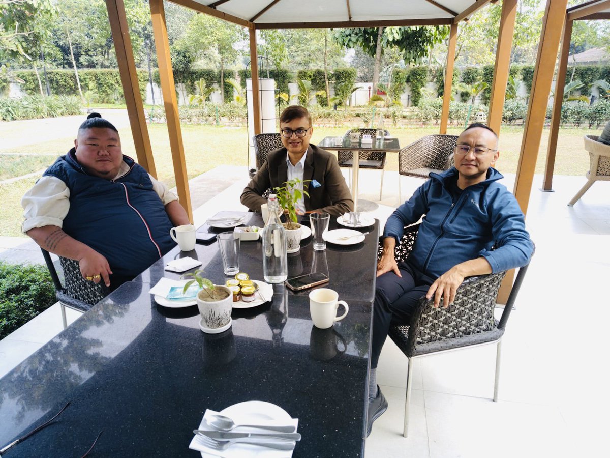 Hon Minister @AlongImna & I had breakfast with one of the senior most media personality of the Northeast @WasbirH at Guwahati after a wonderful conclave hosted by @NeliveIn !