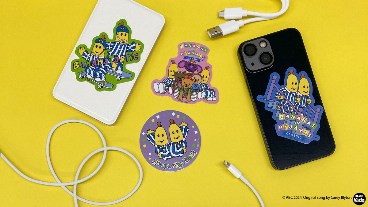 chara_stickerSP's tweet photo. 📣商品紹介✨
🍌#バナナインパジャマ 🍌
キャラクターステッカー
全4種 各396円(税込)
懐かしいと話題の子供向け番組発📺
いたずら好きなバナナの双子がステッカーになって登場✨
カラフルポップなB1&B2を見れば気分もハッピー🌻
🛒ご購入はこちら👉
https://t.co/WbVDJWQYYg
#BANANASINPYJAMAS https://t.co/JiSXfp93om