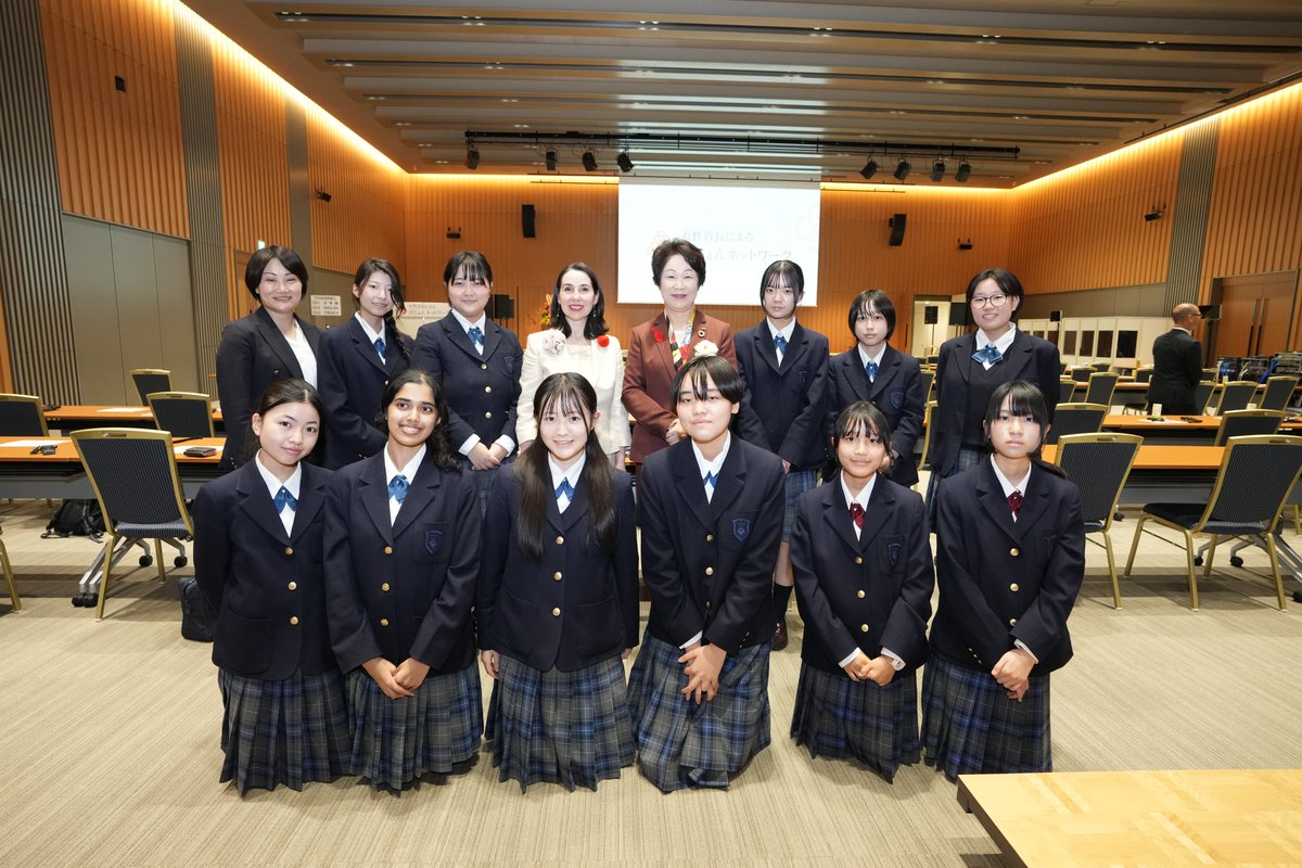 koji_principal's tweet photo. 東京都主催の「ビジョンネットワーク」に参加してきました。日本だけでなく海外からも女性首長を招いて行われた講演会に招待され、意見交換や質問に応えていただきました。これからの女性の生き方について考えさせられる大切な一日になり��した。 https://t.co/SA2Lk9DSG8