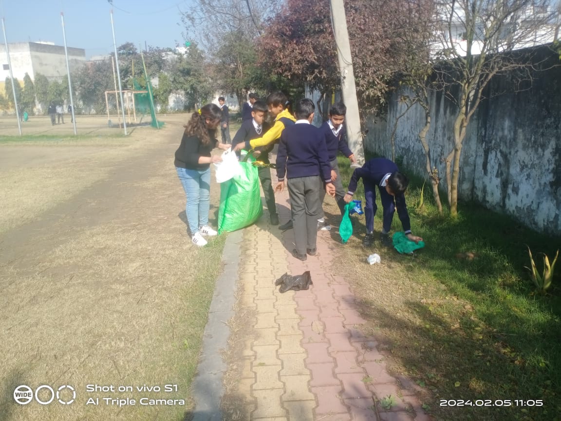 McJalandhar's tweet image. 5 feb 2024 Under the campaign &quot;Plastic waste collection&quot; Conducted at New model School Birring
Ploughing of plastic waste and being aware of the students stop to use plastic waste with students and teaching staff Aman cf and Motivators MC Jalandhar
#pmidc #SwachhSurvekshan2024