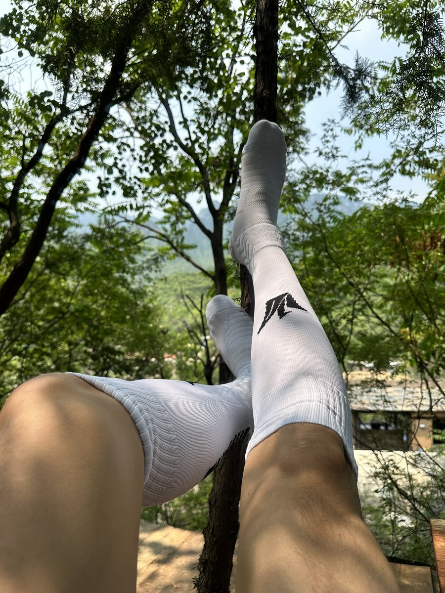 足球袜._.艺术家 tweet media