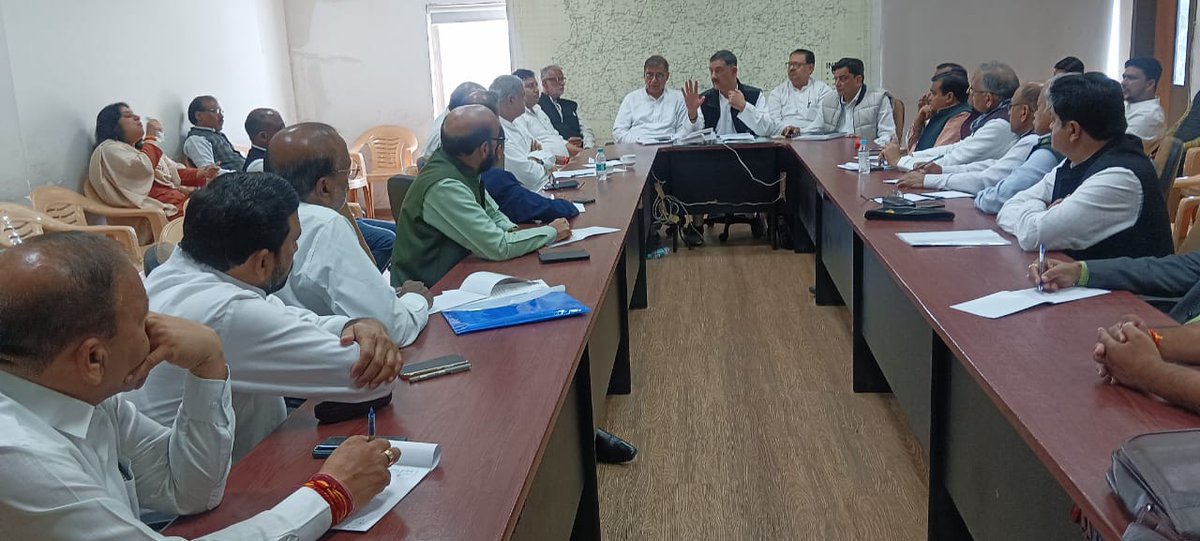 भोपाल में कांग्रेस के प्रभारी भंवर जितेन्द्र सिंह जी ने कांग्रेस विधायक दल की बैठक को संबोधित किया।