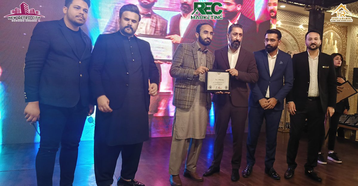 Muneebgrw's tweet photo. Grand Dealers Summit By HR Estate and Builders in Lahore.
Attend New Metro City Launching Ceremony &amp; Receiving Certificate of Core Member in New Metro City Lahore project on behalf of REC Marketing .....
#BSMDevelopersProjects #HRRealEstate #ZaroonMasood #marketing #recmarketing https://t.co/Pbd4jeNnDE