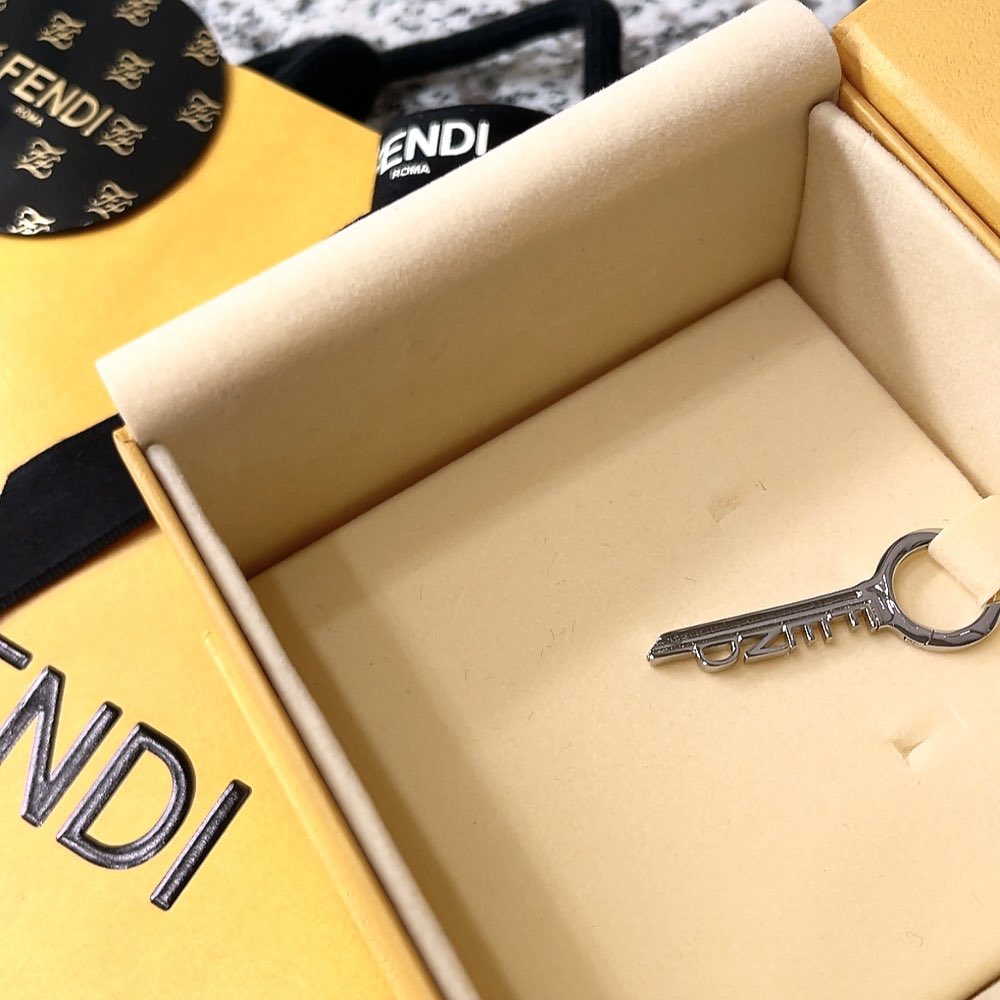 あれこれ大奔走したけれども佐久間さんが着用していた、FENDIさんの鍵