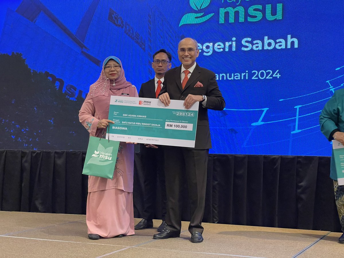 Majlis Penyerahan Biasiswa Yayasan MSU (Zon Sabah) yang berlangsung di Hotel Hilton, Kota Kinabalu. 

#msumalaysia
#msucollegesabah
#transforminglives
#enrichingfuture
#msurians
#go2MSU