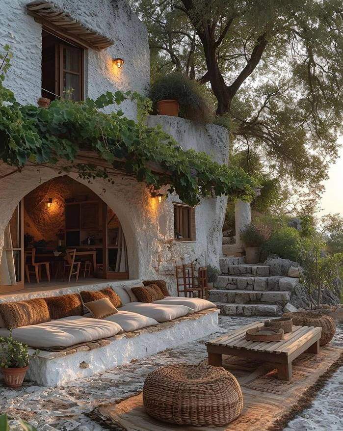 صباح الأصدقاء ، الذين أمسكوا أيديّنا قولاً و فعلاً ، الذين يتمسكون بنا أكثر فأكثر كلما غادرتنا الأشياء وتركنا الآخرين ، الذين كانوا لنـا و مـنا وقاسمونا المشاعر قبل الكلمات ؛ لله در المخلصين لا المُتخلصين ، الثابتين لا الذين تهز قيمتنا لديهم كل ريح عابرة 🕊🥀