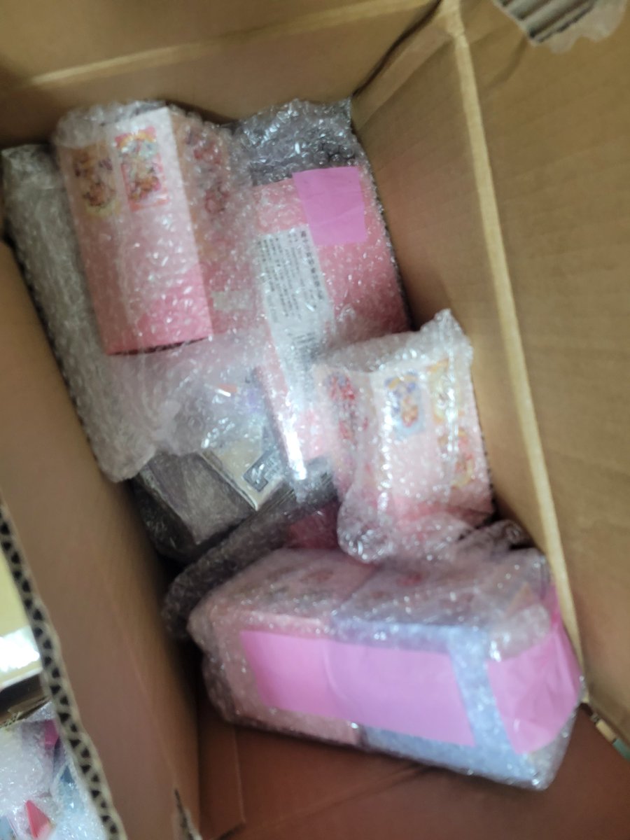 cpeea877961's tweet photo. カードキャプターさくらカフェの商品は昨日届きましたが、最近は台湾の正月連休になりますので、2/19~2/23に発送させていただきます。恐れ入りますが、もうしばらくお待ちくださいませ。 https://t.co/A7TGNtuF95