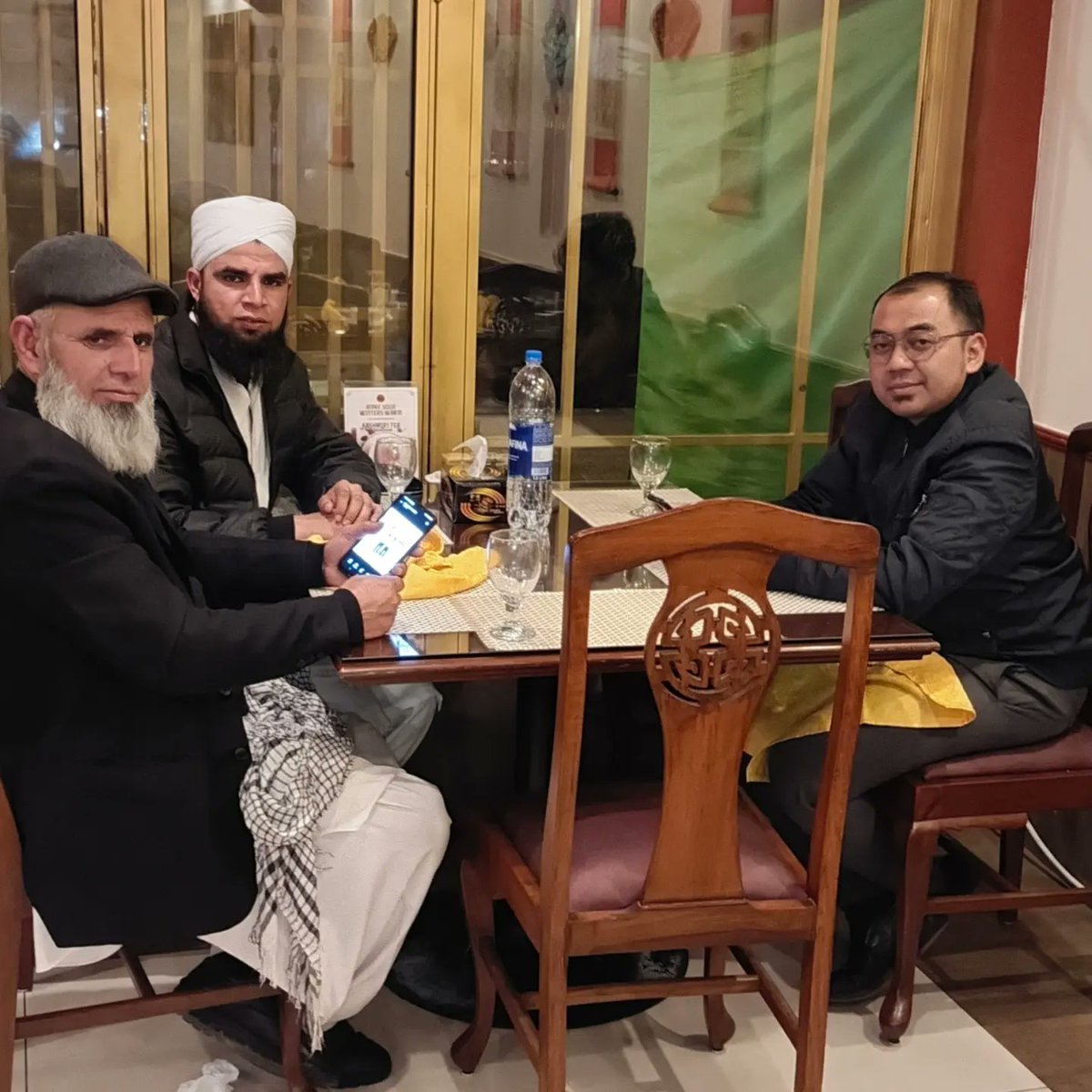 zafranktk69's tweet photo. Meeting with Embassidor of Indonesia🇮🇩 in Pakistan. I got a chance to invite him and serve him dinner with my Papa. Thank you Pak Haryanto to give us your precious time. See you soon again. https://t.co/orV45eqhSO