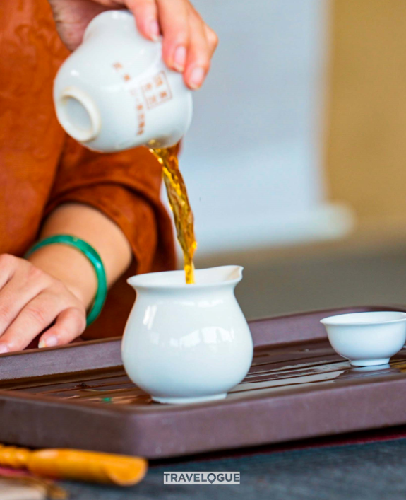 CGTNOfficial's tweet photo. A Tea Master Ceremony in Fujian: Wuyi Rock Tea #foodwise #travelogue https://t.co/xxcx2jwmWz