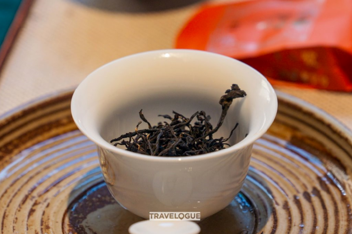 CGTNOfficial's tweet photo. A Tea Master Ceremony in Fujian: Wuyi Rock Tea #foodwise #travelogue https://t.co/xxcx2jwmWz